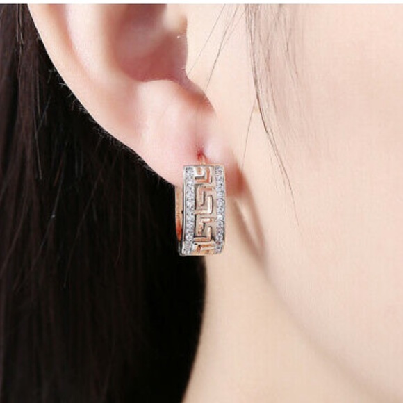 18K Gold Plated W/ Swarovski Crystals Earrings - Picture 3 of 3